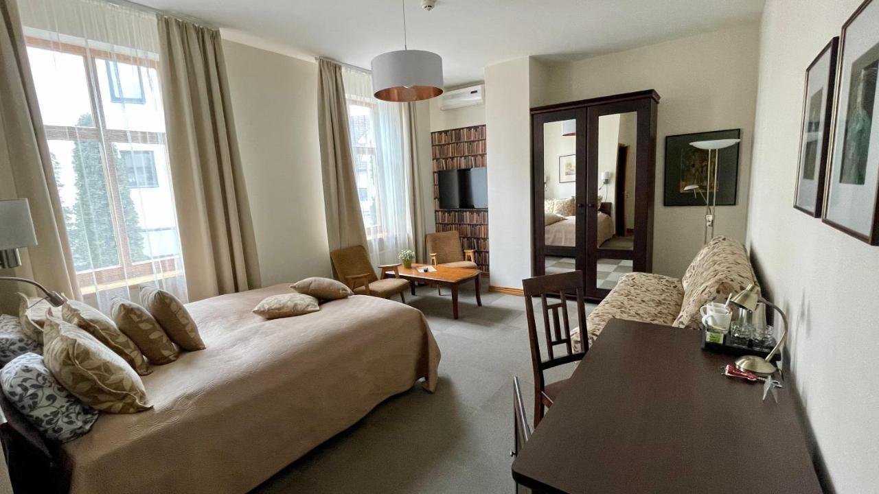 Hotel Vilhelmine Liepāja Extérieur photo